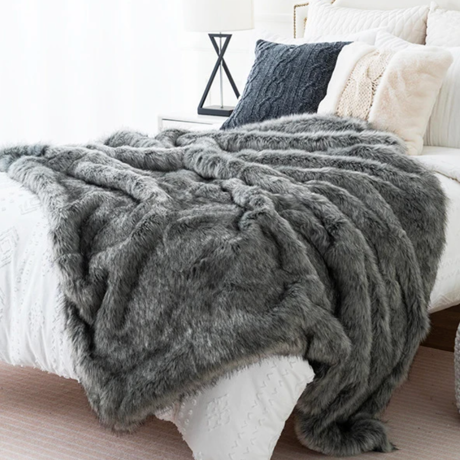 Plush Faux Fur Throw Blanket – Soft Cozy Home Decor