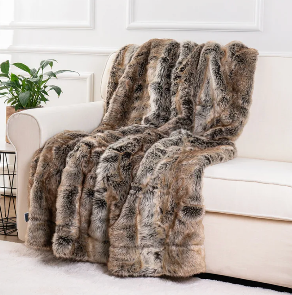 Plush Faux Fur Blanket - Soft and Warm Throw