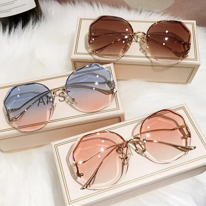Women's Fashion Large Square Sunglasses - Luxivelle