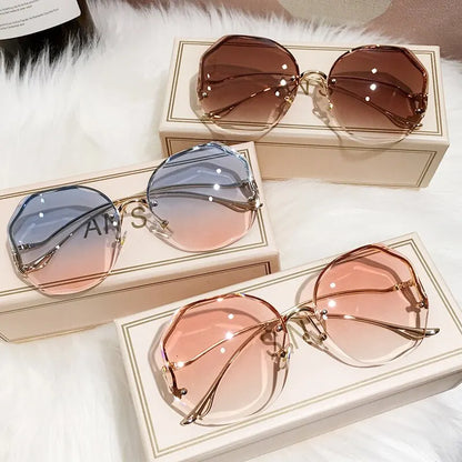 Women's Fashion Large Square Sunglasses - Luxivelle