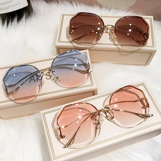 Women's Fashion Large Square Sunglasses - Luxivelle