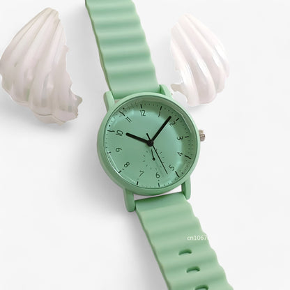 Fashionable Quartz Watch with Vibrant Silicone Strap