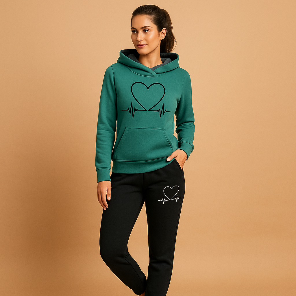Women’s jogging set with zip-up jacket and relaxed-fit joggers in a modern streetwear design, perfect for home, errands, or weekend wear