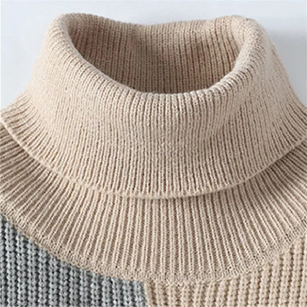 VogeLuxe | Men’s Bold Colorblock Turtleneck Sweater 2
