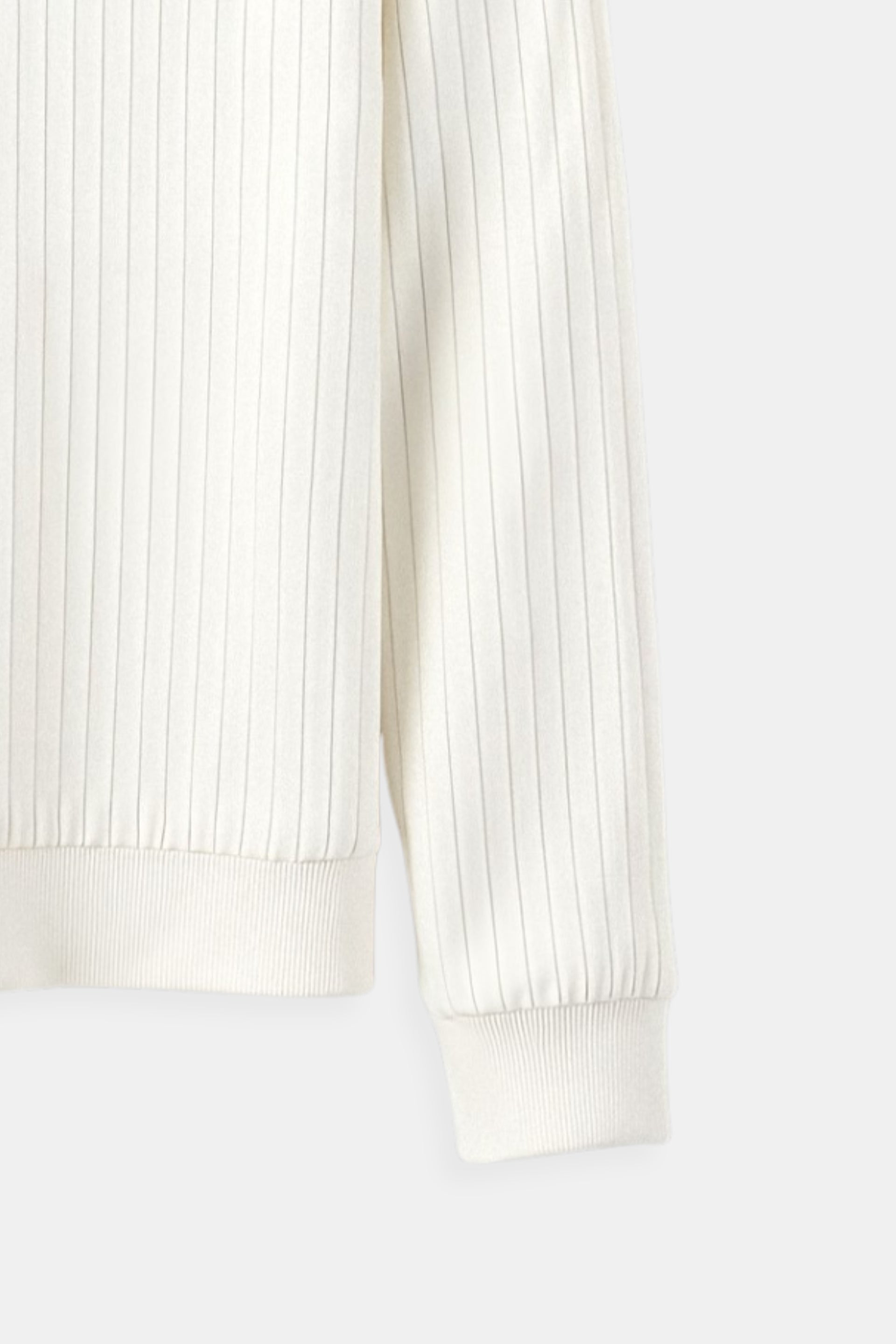 VogeLuxe | Men’s Classic Ribbed Knit Sweater 3