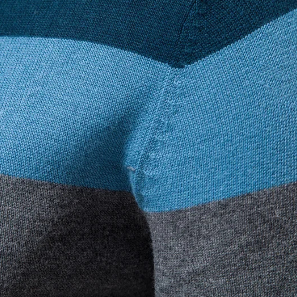 VogeLuxe | Men’s Ombre Striped Crewneck Sweater 4