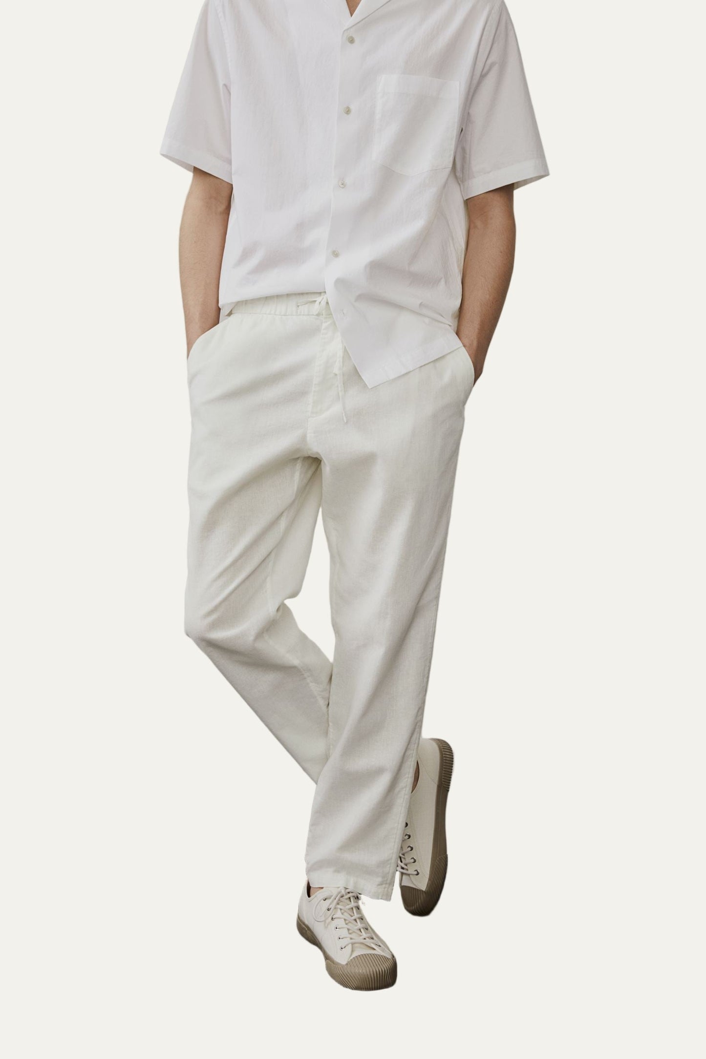 VogeLuxe | Men’s Relaxed-Fit Drawstring Trousers 1