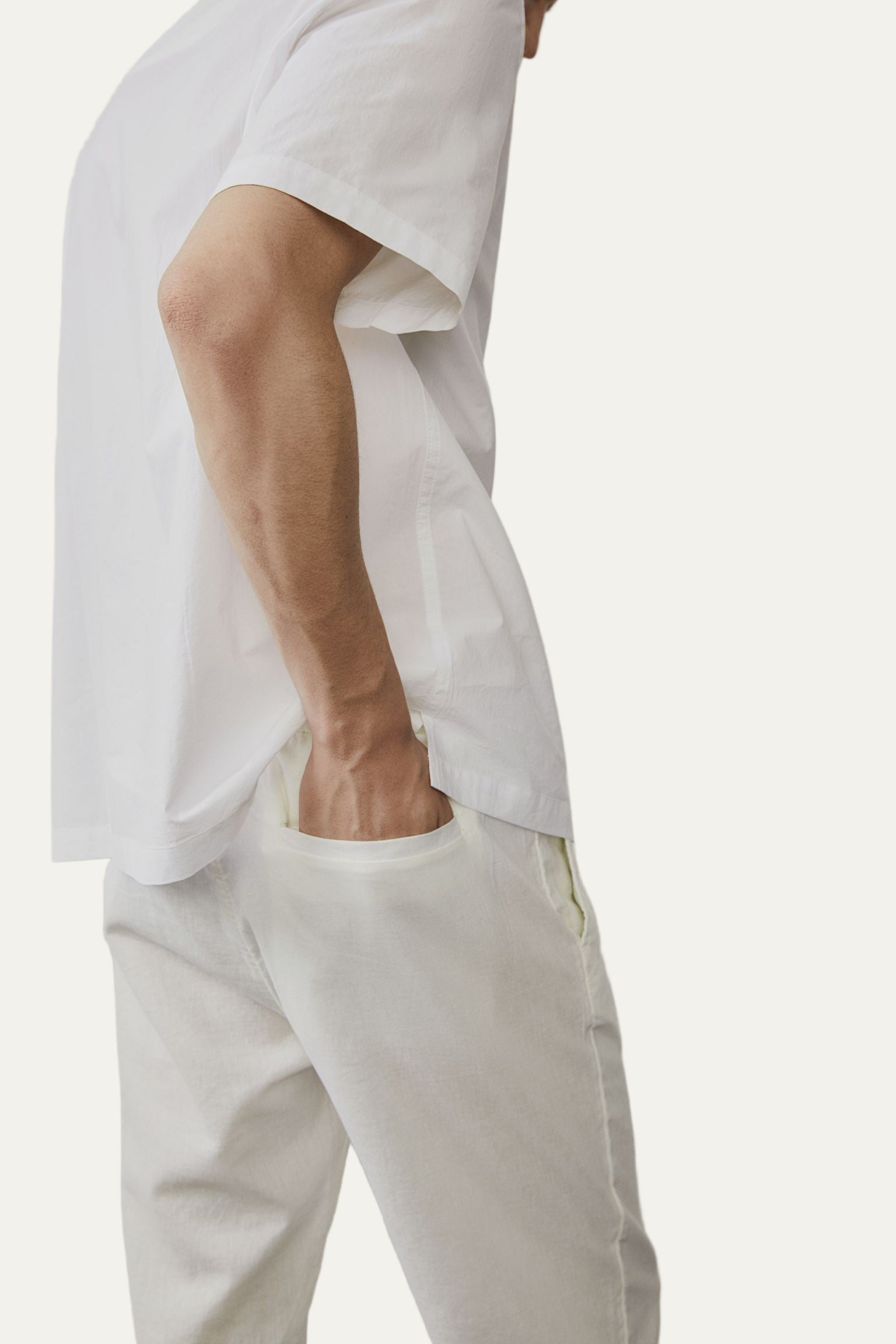 VogeLuxe | Men’s Relaxed-Fit Drawstring Trousers 2