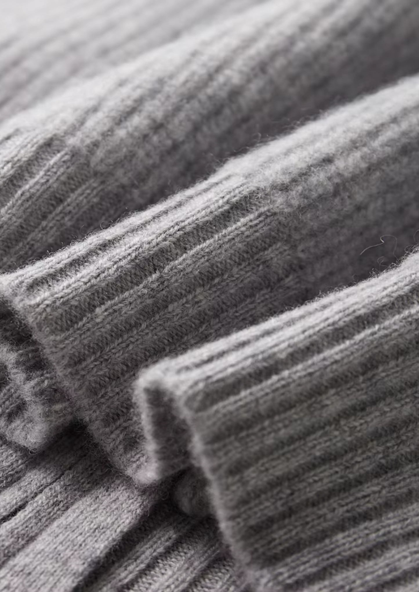 VogeLuxe | Men’s Ribbed Full-Zip Cardigan 7