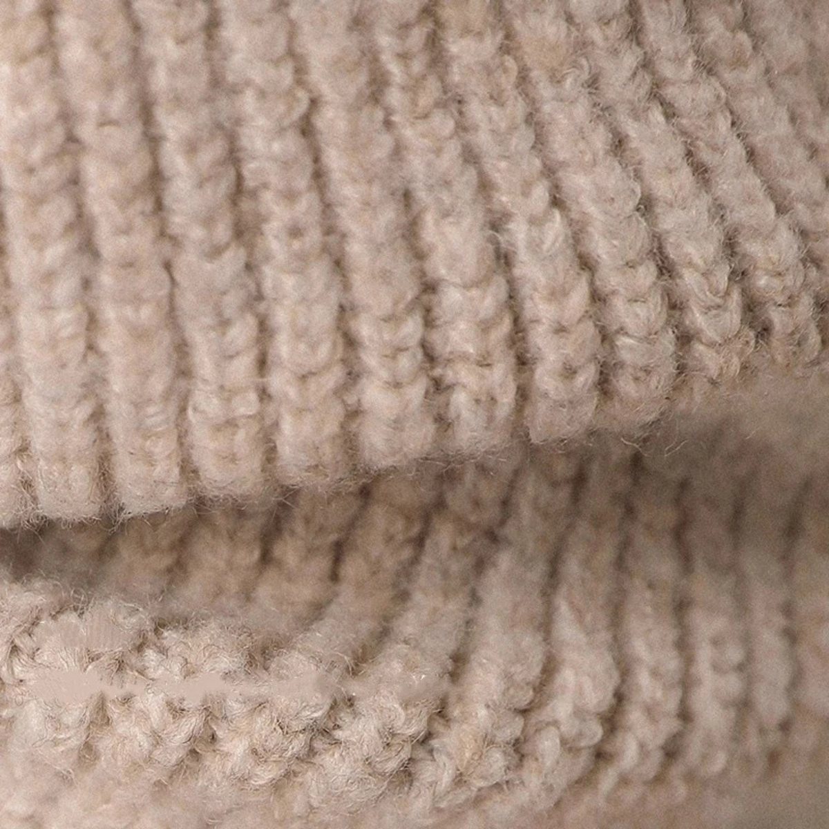 VogeLuxe | Men’s Sherpa-Lined Quarter-Zip Sweatshirt 2