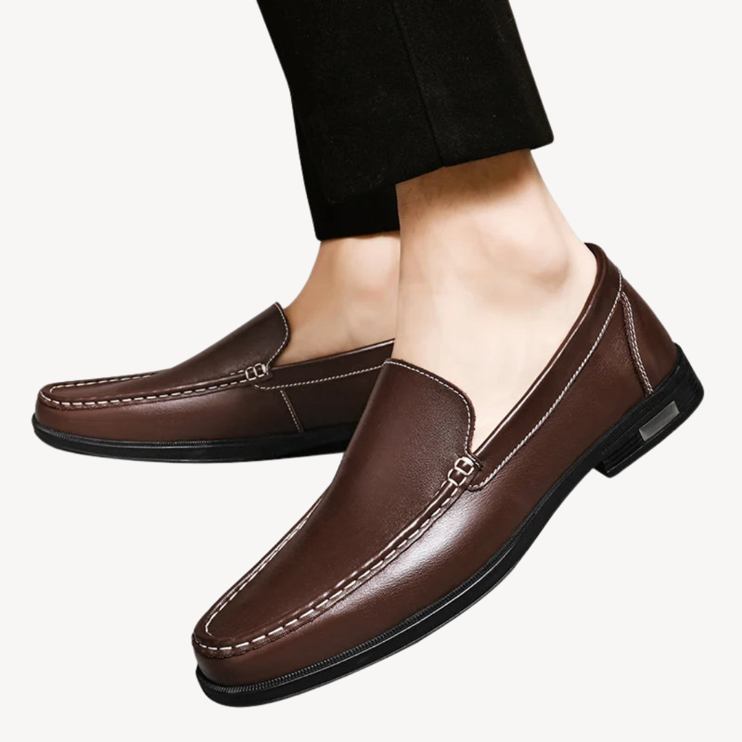 VogeLuxe | Men’s Timeless Moc Toe Loafers 1