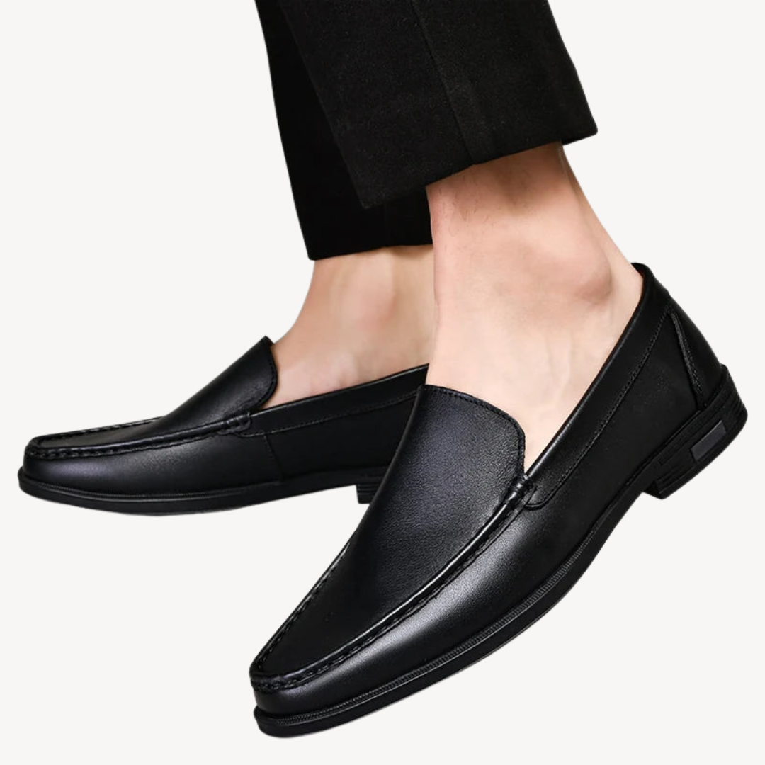 VogeLuxe | Men’s Timeless Moc Toe Loafers 2