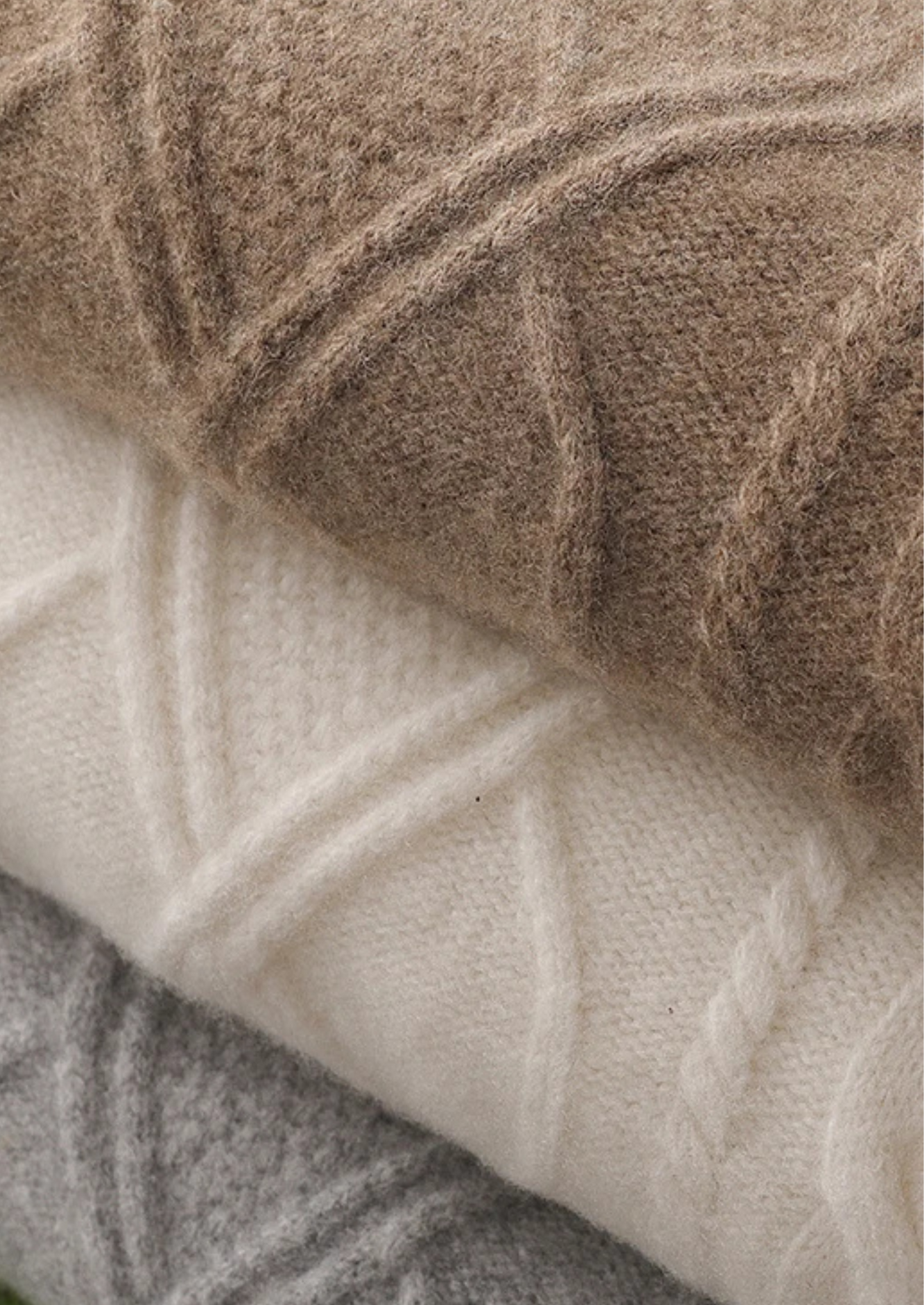 VogeLuxe | Men’s Warm Cable-Knit Crewneck Sweater 3