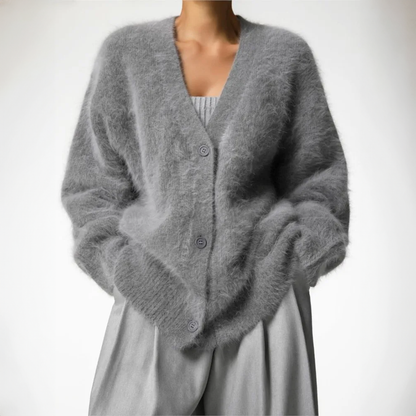 Yara | Warm and elegant in a cashmere cardigan 5