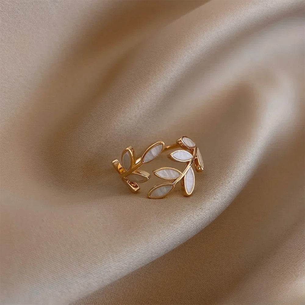 Flexible Silver Ring with White Pearl Leaf - Luxivelle
