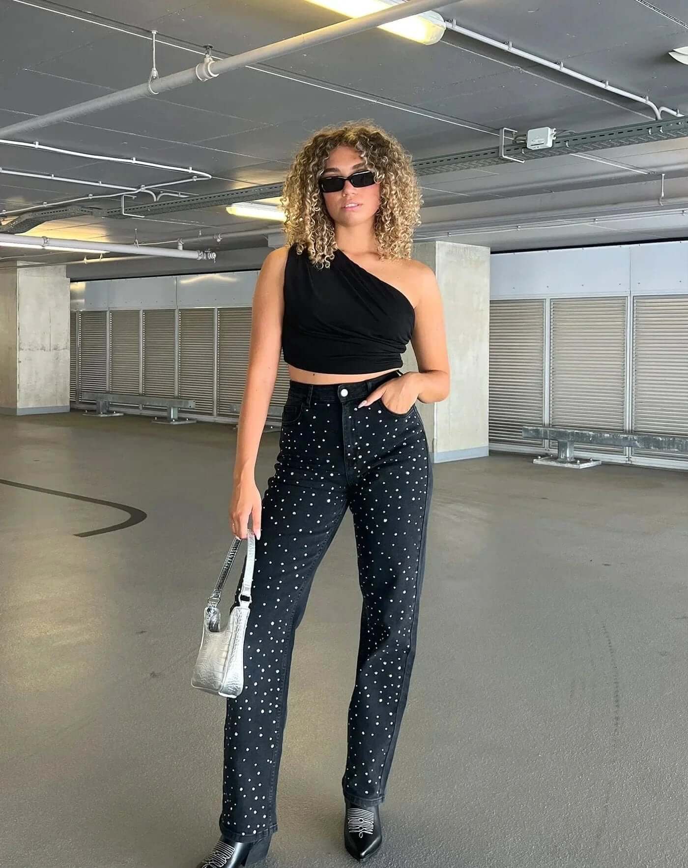Fashionable Women's Classic Straight Jeans