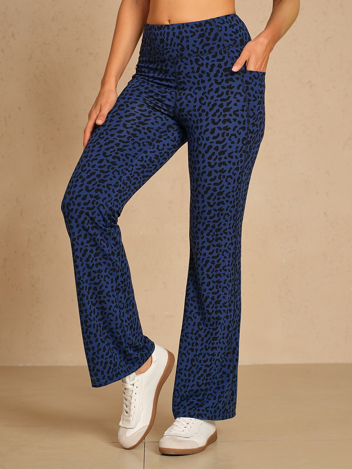 Fashionable 30 Inch Leopard Print Golf Pants