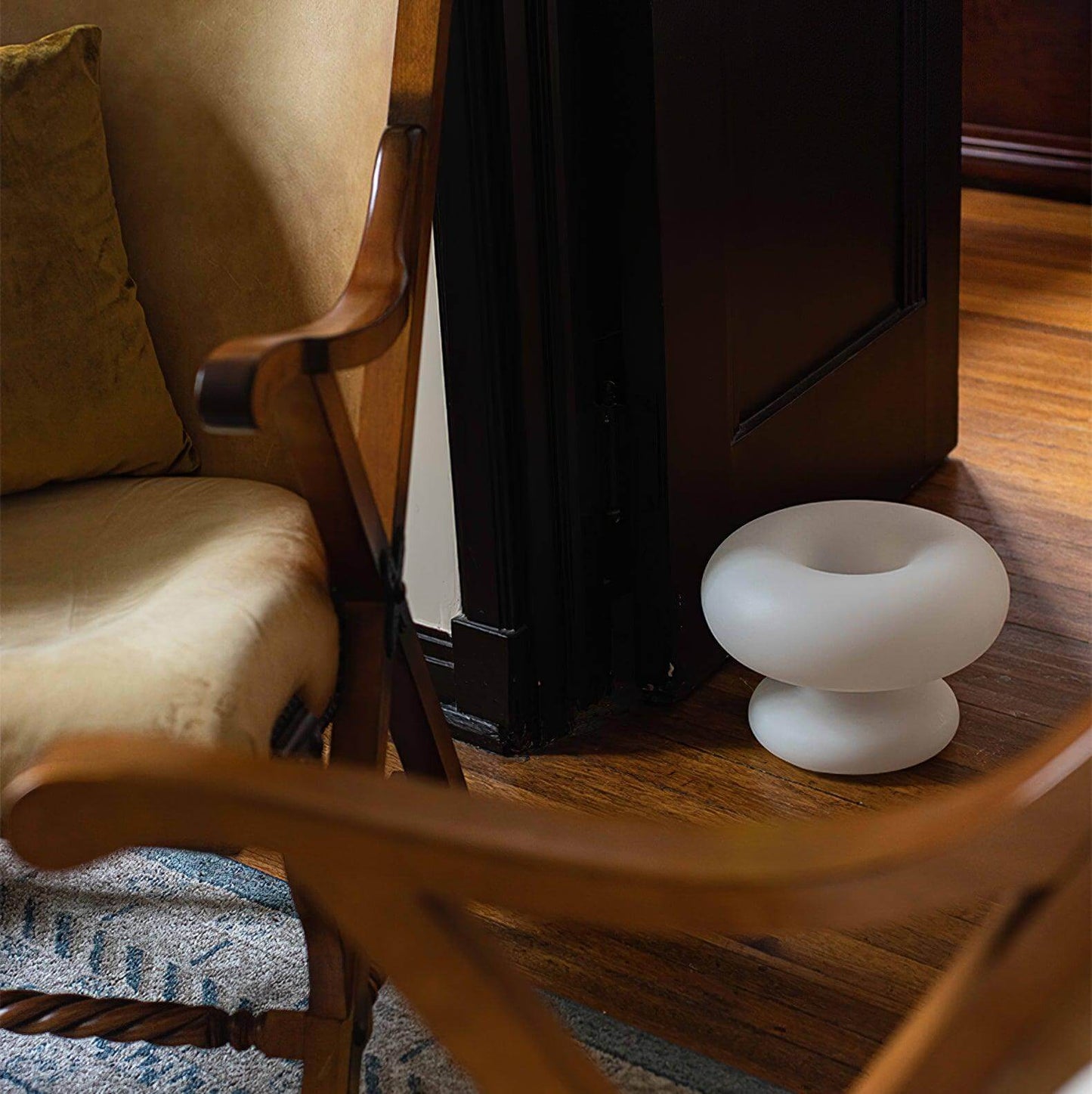Stylish Metal Base Round Desk Lamp