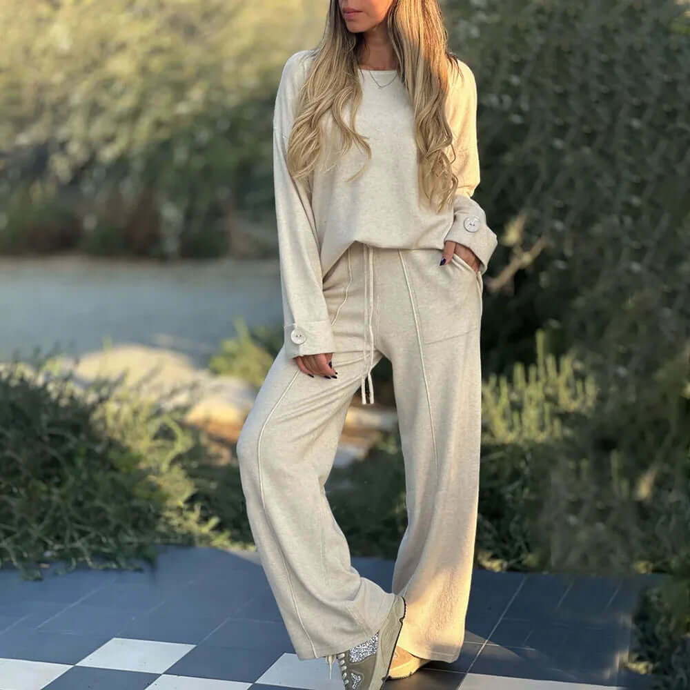 Ladies' 2-Piece Outfit - Comfortable & Chic