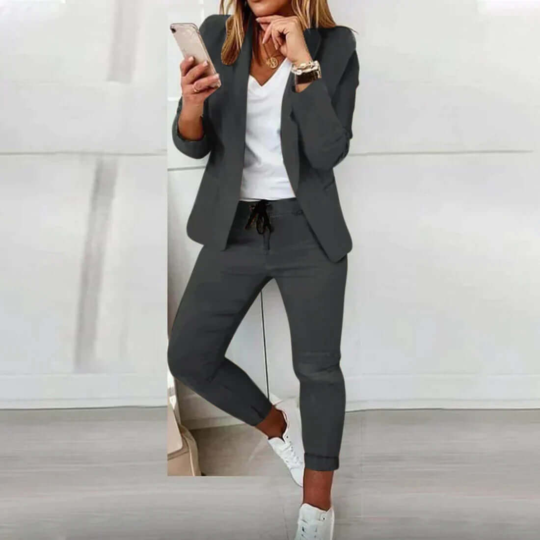 Relaxed Fit Women's Blazer and Pant Suit