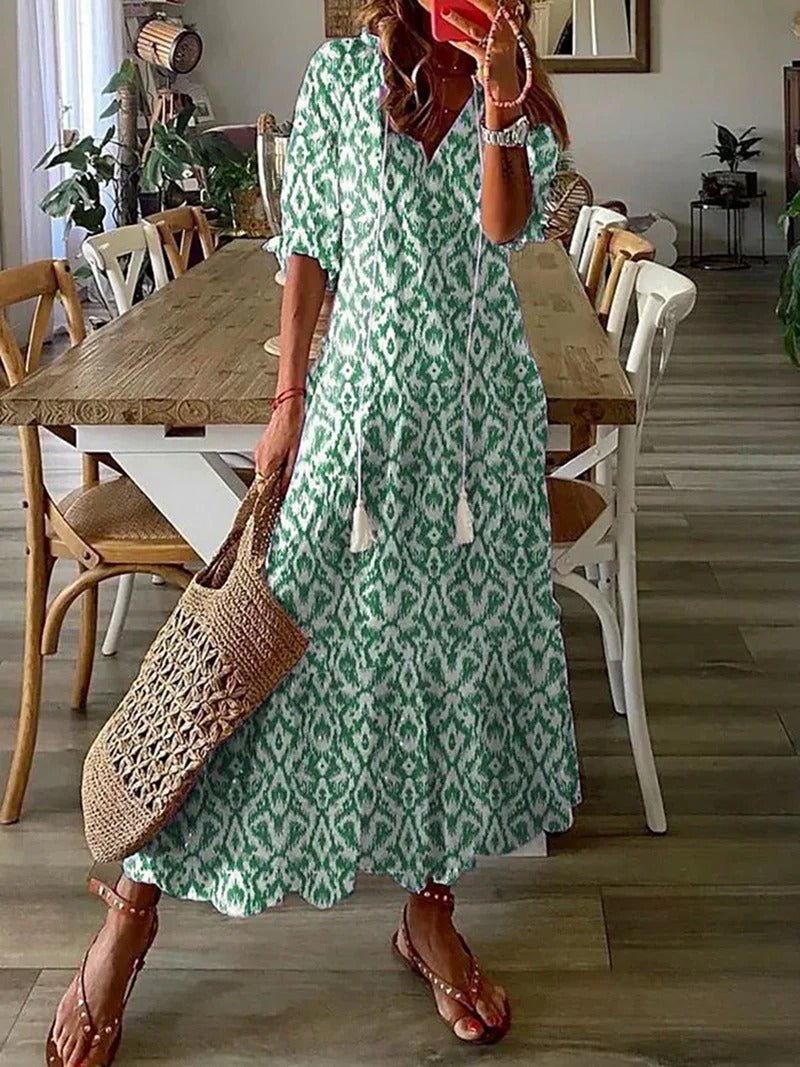 Chic women's printed dress with a flowing fit. Feminine silhouette, elegant print, perfect for versatile stylish occasions.