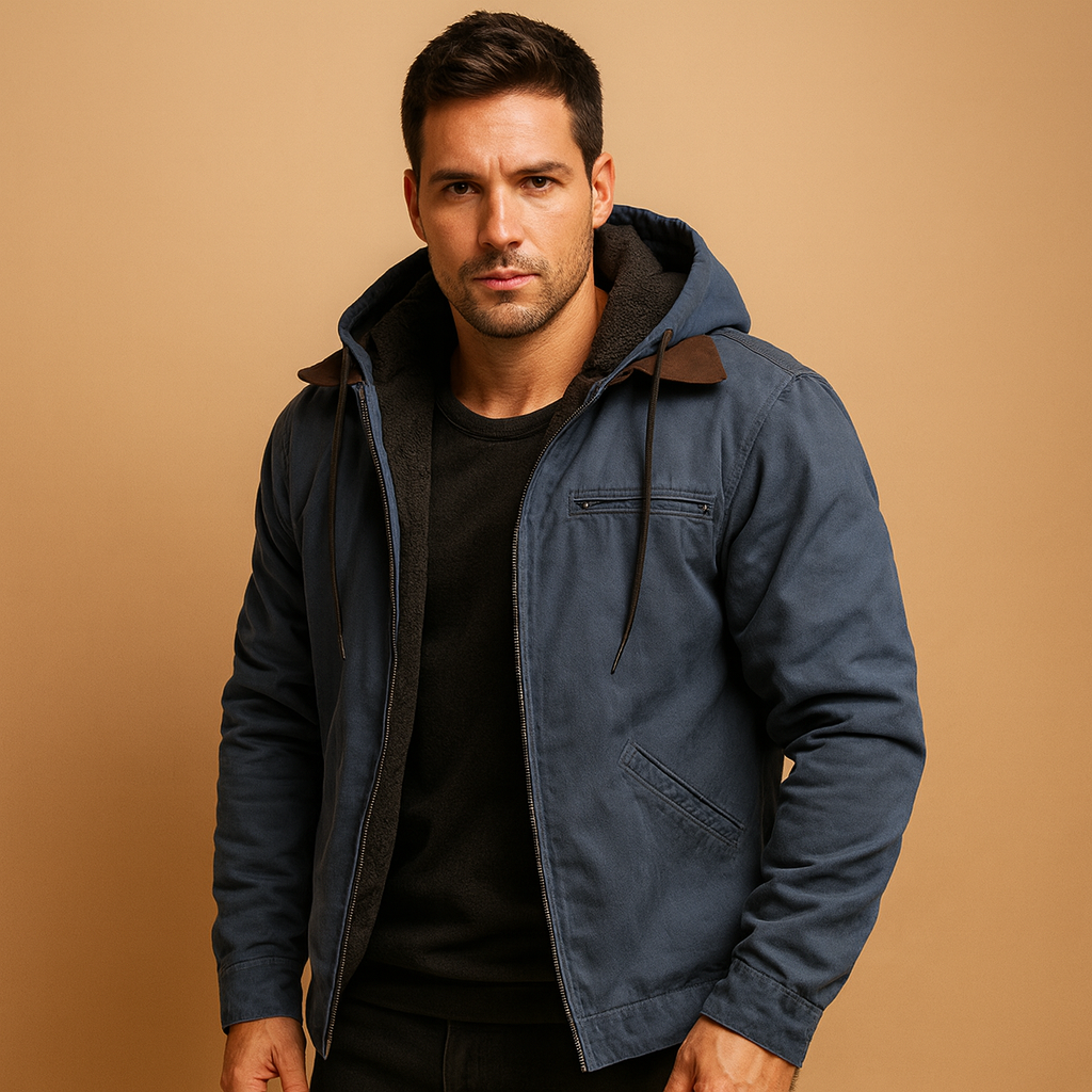 Men’s classic winter coat with hood and soft inner lining, perfect for staying warm and protected on cold winter days.