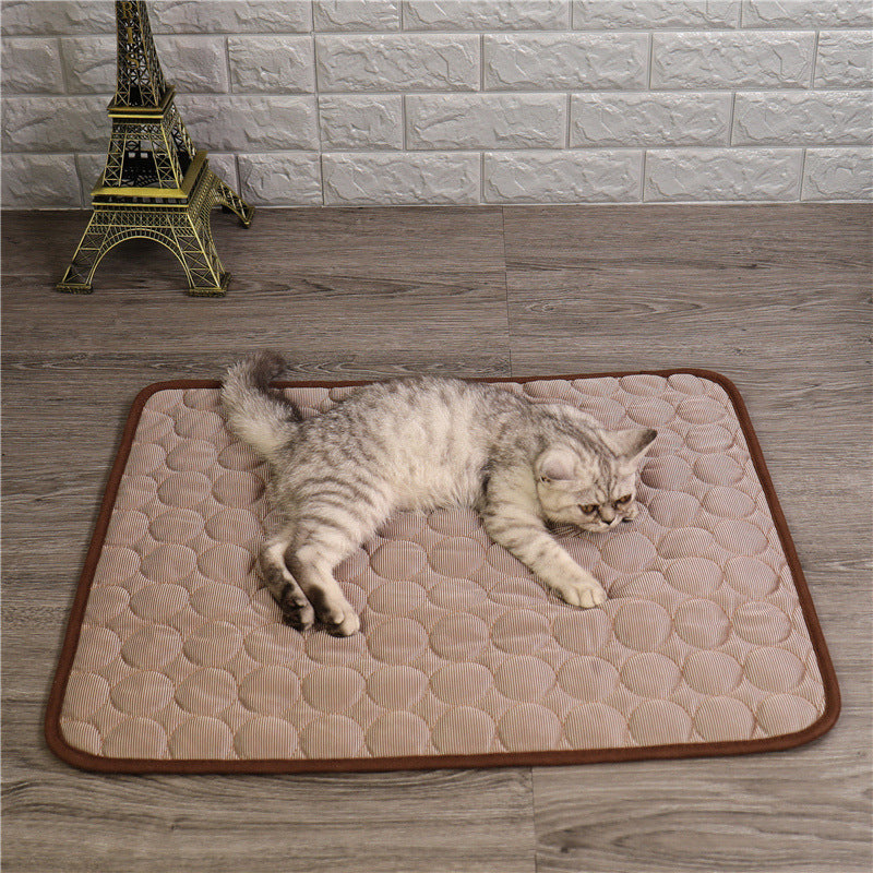 Cooling mat for pets in light grey, offering instant heat relief. Eco-friendly, durable, suitable for indoor/outdoor use.