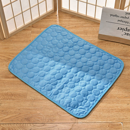 Cooling mat for pets in light grey, offering instant heat relief. Eco-friendly, durable, suitable for indoor/outdoor use.