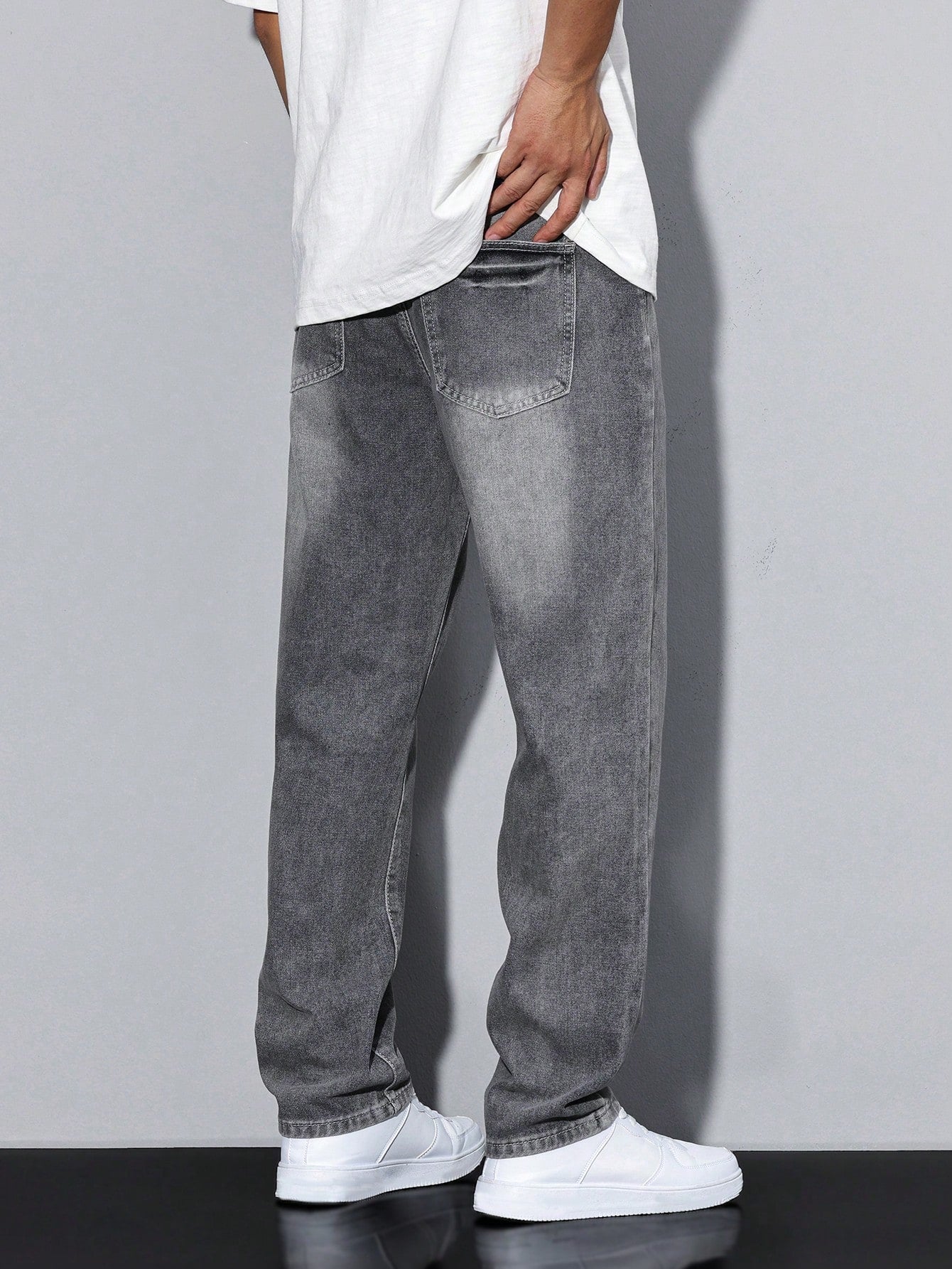 Relaxed Fit Men's Blue Jeans
