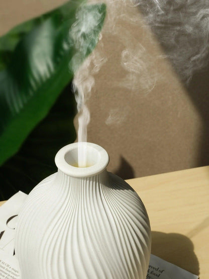 Stylish Aroma Diffuser & Humidifier in Ceramic Vase Design