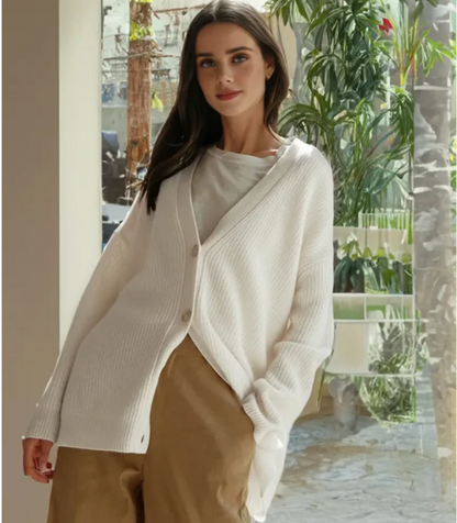 Soft Women's V-Neck Cashmere Sweater - Luxivelle