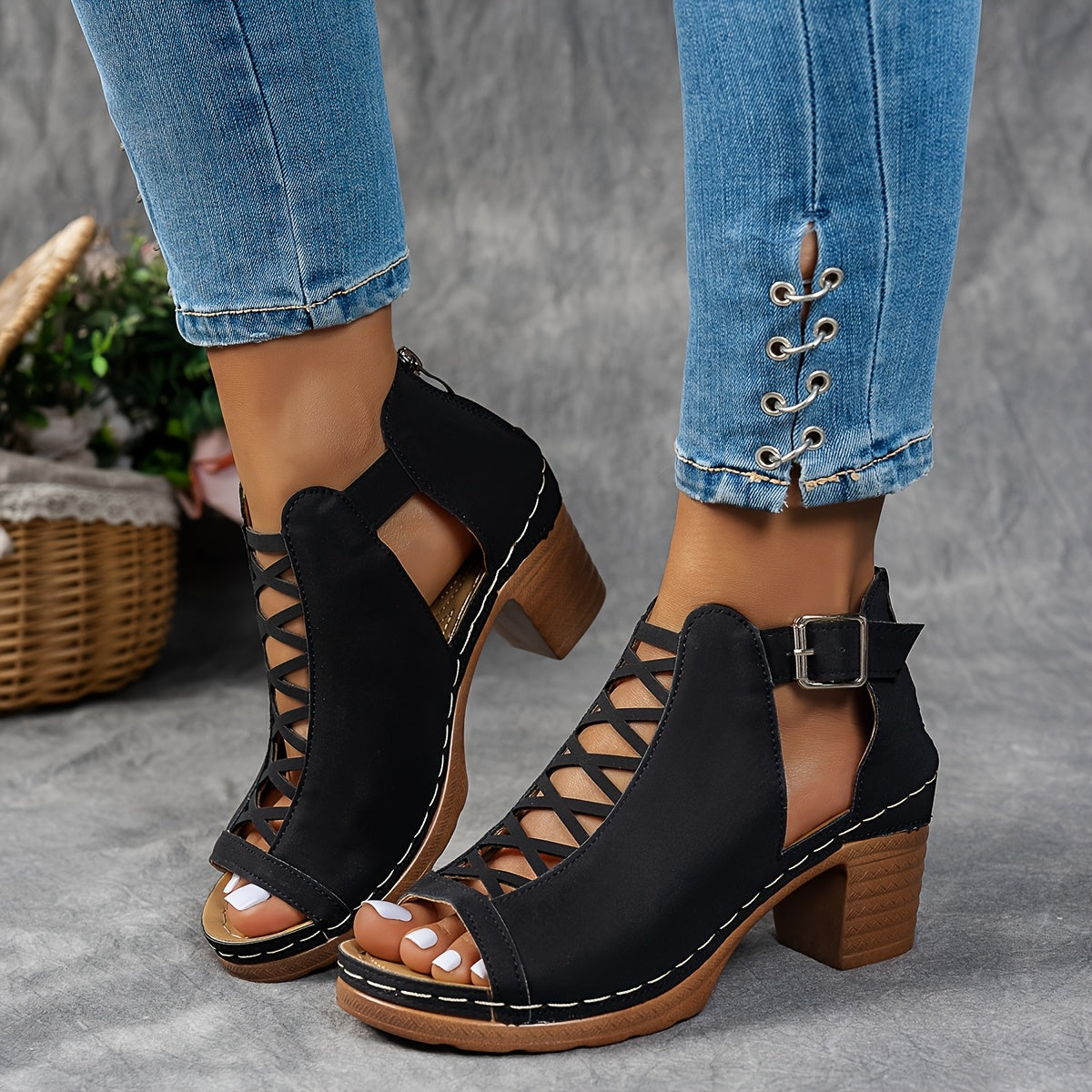 Fashionable Lattice High Heel Sandals - Luxivelle