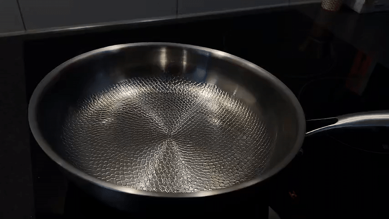 Durable Titanium Non Stick Frying Pan for All Cooktops - Luxivelle