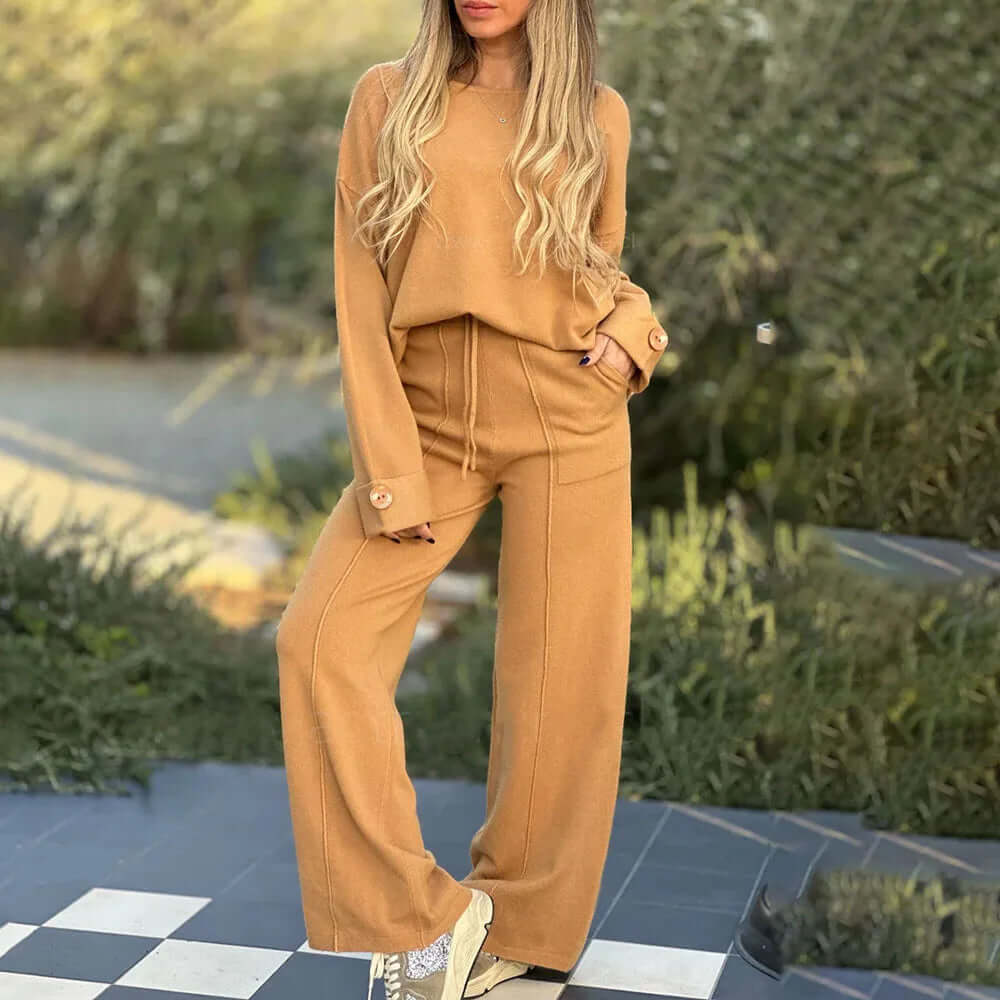 Ladies' 2-Piece Outfit - Comfortable & Chic