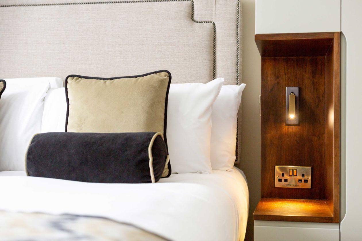 Contemporary Recessed Bedroom Wall Lamp
