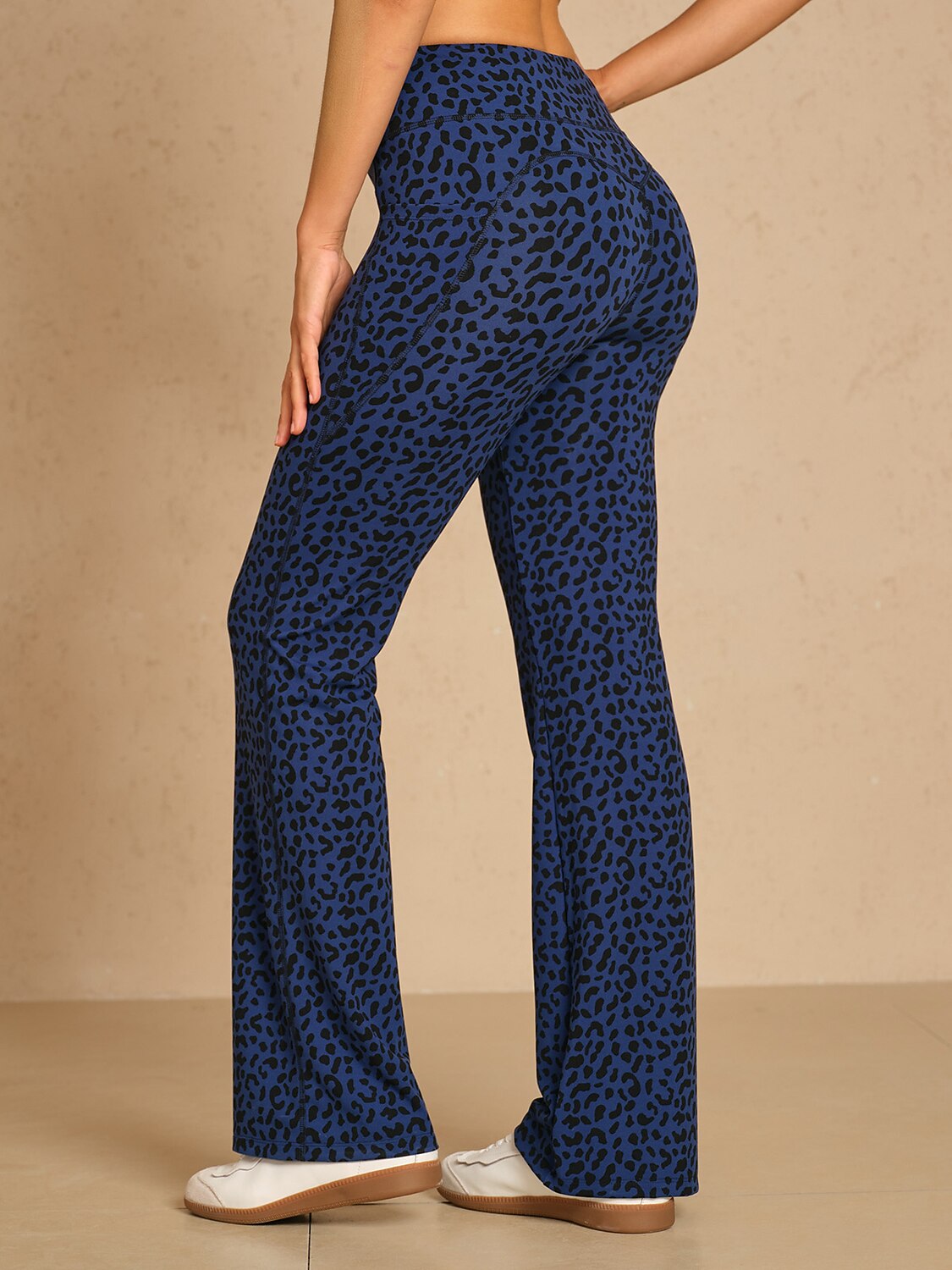 Fashionable 30 Inch Leopard Print Golf Pants - Luxivelle