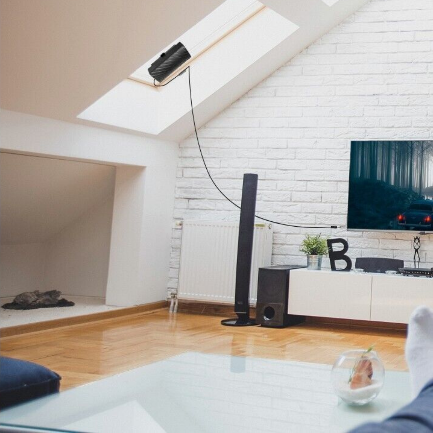 Long-range indoor HDTV 4K digital antenna with sleek black design, showcasing flexible installation and enhanced signal recep