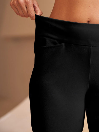 Comfortable Fit Athletic Capri Pants for Women
