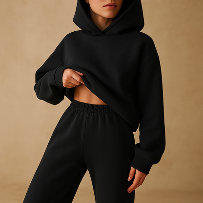 Women’s oversized loungewear set with relaxed-fit hoodie and joggers, ideal for home, leisure, and everyday comfort.