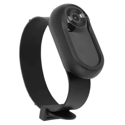 "Pet collar camera with 160° wide-angle lens and HD 1080P video, designed for cats and dogs, fits comfortably on collars."