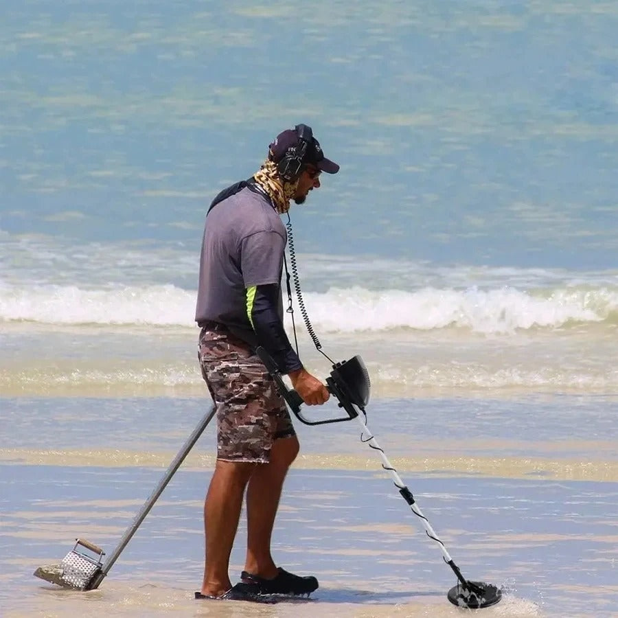 "Professional metal detector for gold hunting, long handle, digital display, outdoor treasure discovery tool."