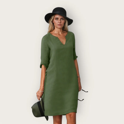 Evie | Elegant dress with a V-neckline