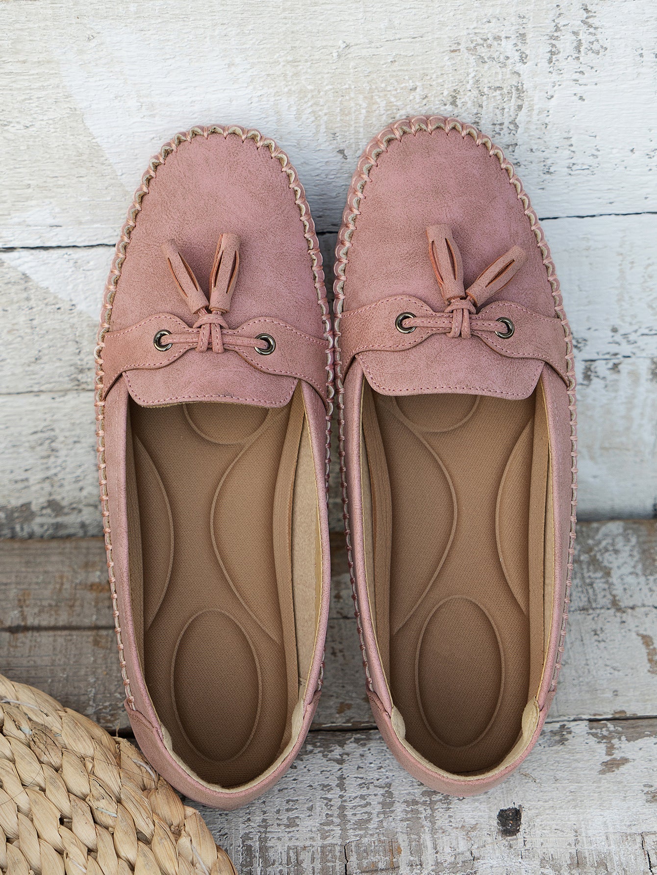 "Women's classic bow loafers in soft suede, stylish flat slip-ons with elegant bow accent, ideal for any occasion."