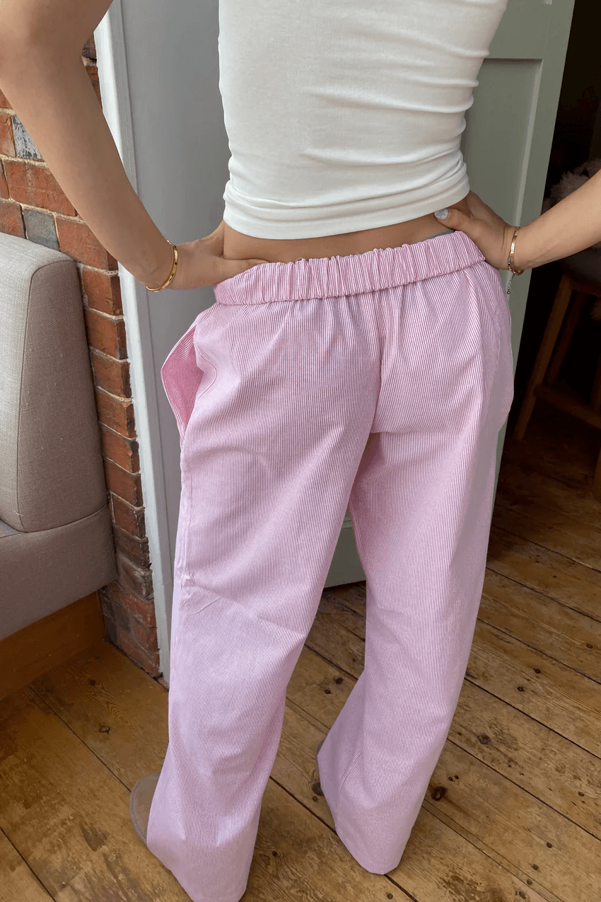 "Women's relaxed lounge trousers in soft, lightweight fabric with elastic waistband, ideal for casual, laid-back style."