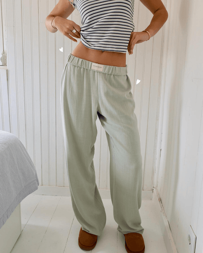 "Women's relaxed lounge trousers in soft, lightweight fabric with elastic waistband, ideal for casual, laid-back style."