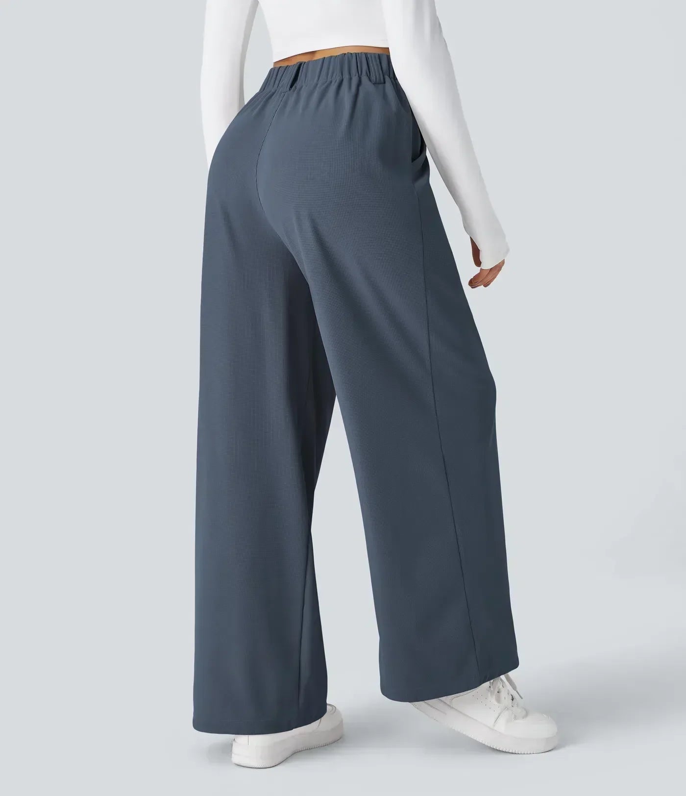 Women's stretch trousers, black, smooth fabric, tailored fit, flexible style, ideal for casual to formal outfits.