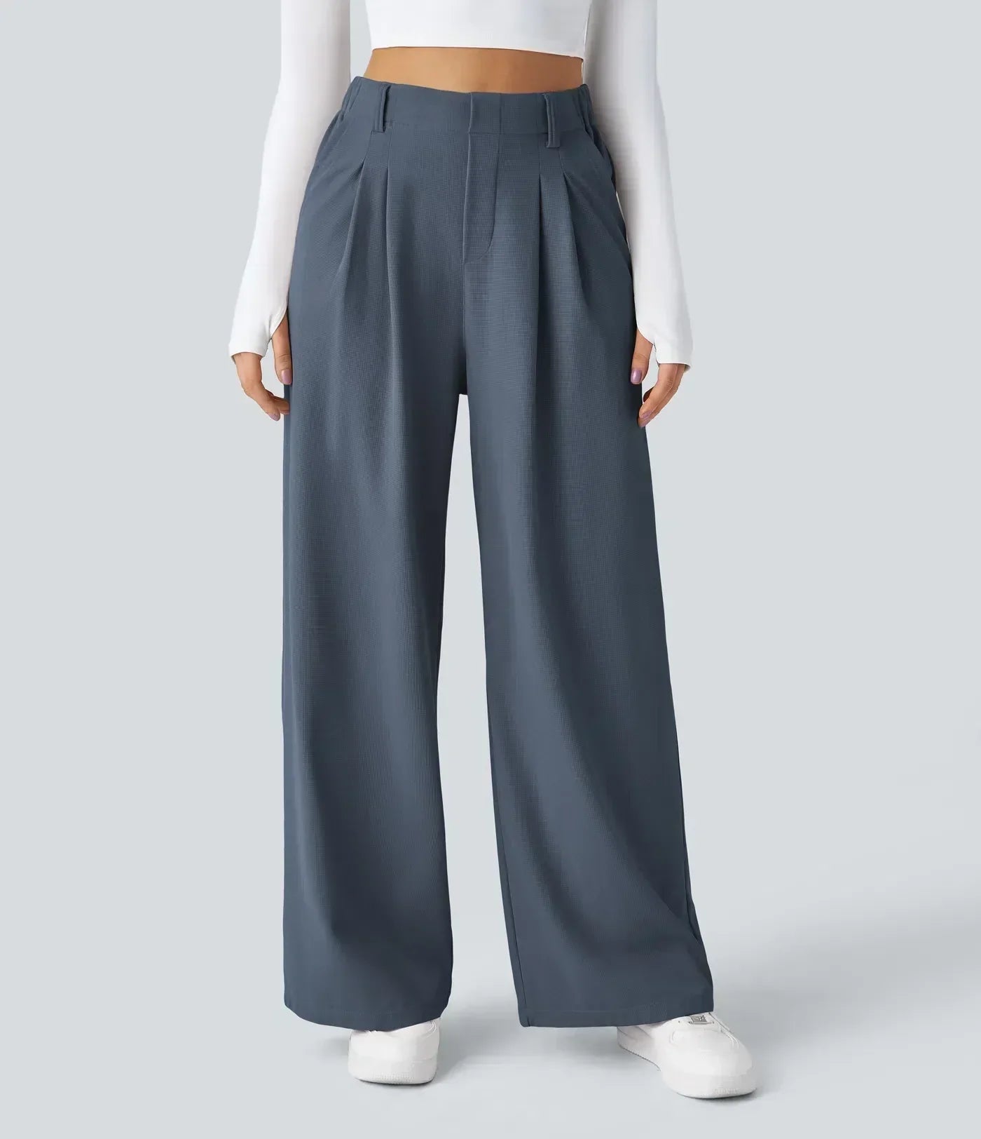 Women's stretch trousers, black, smooth fabric, tailored fit, flexible style, ideal for casual to formal outfits.