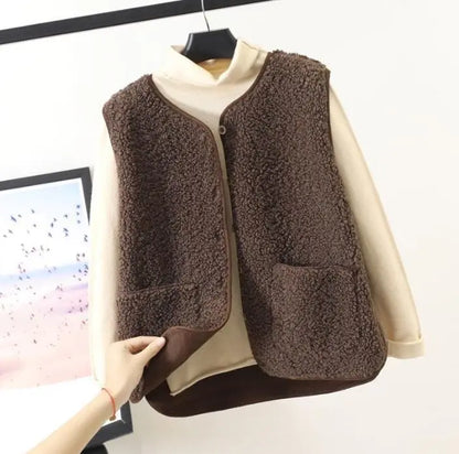 Women's Warm Fleece Gilet with Patterned Detail - Luxivelle
