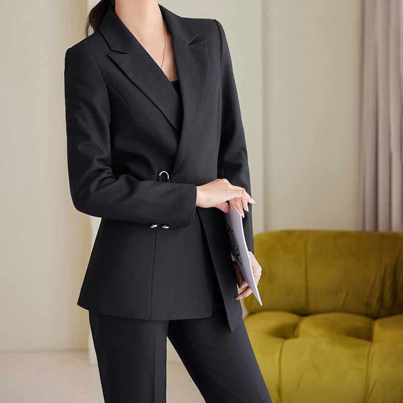 Classic Fit Women's Suit Jacket and Pants - Luxivelle